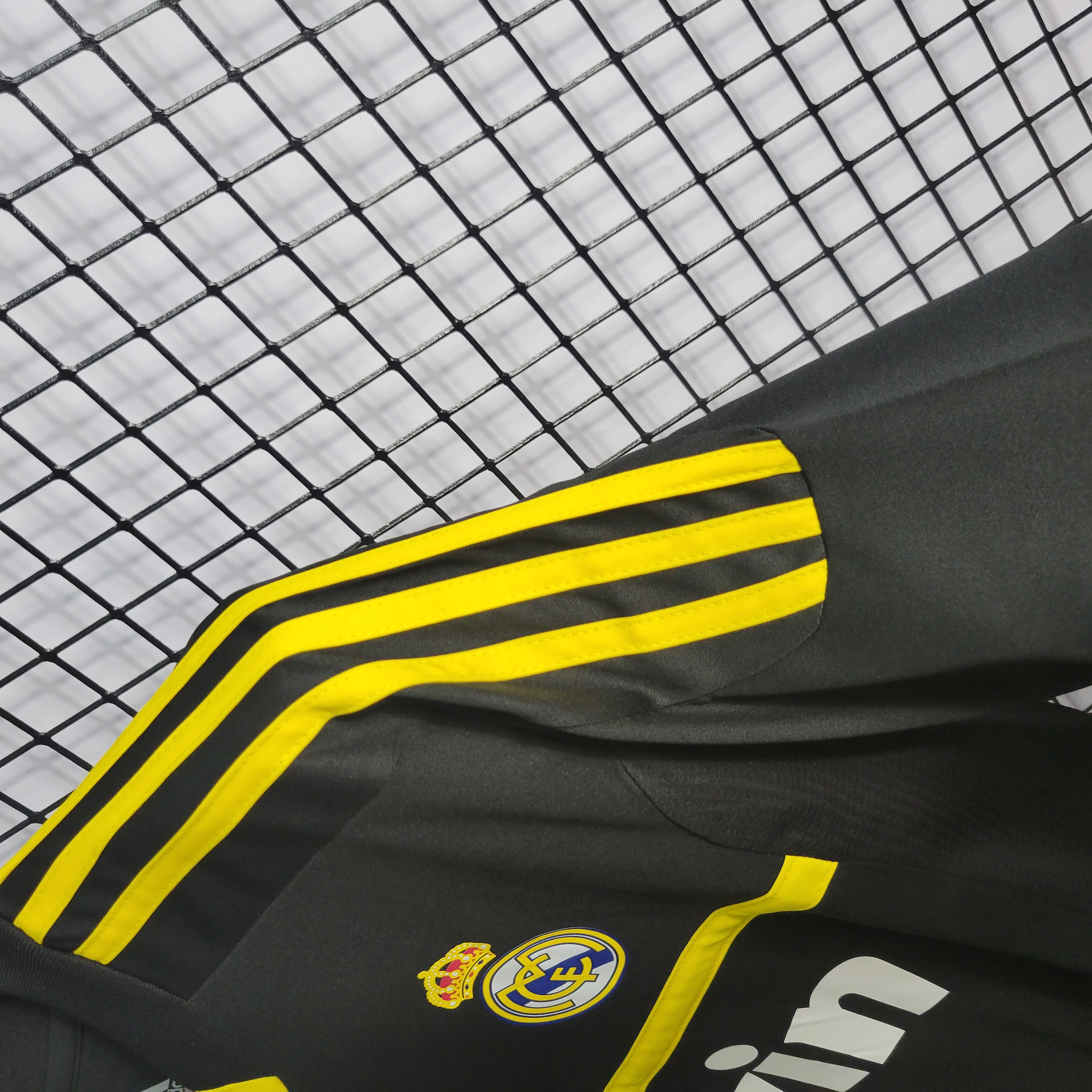 Retro Real Madrid 11-12 Black Goalkeeper Jersey