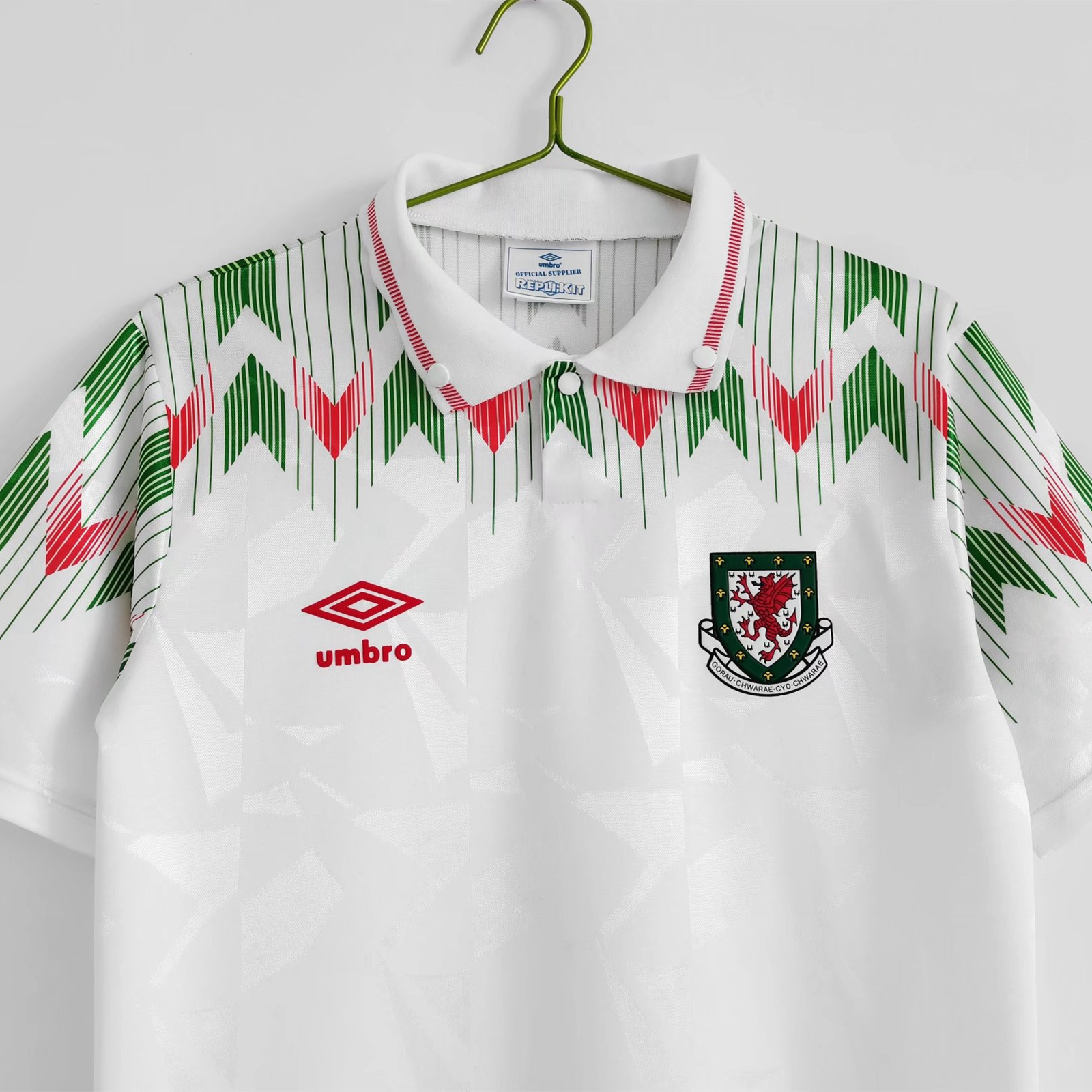 Retro Wales 1990-92 Away Stadium Jersey