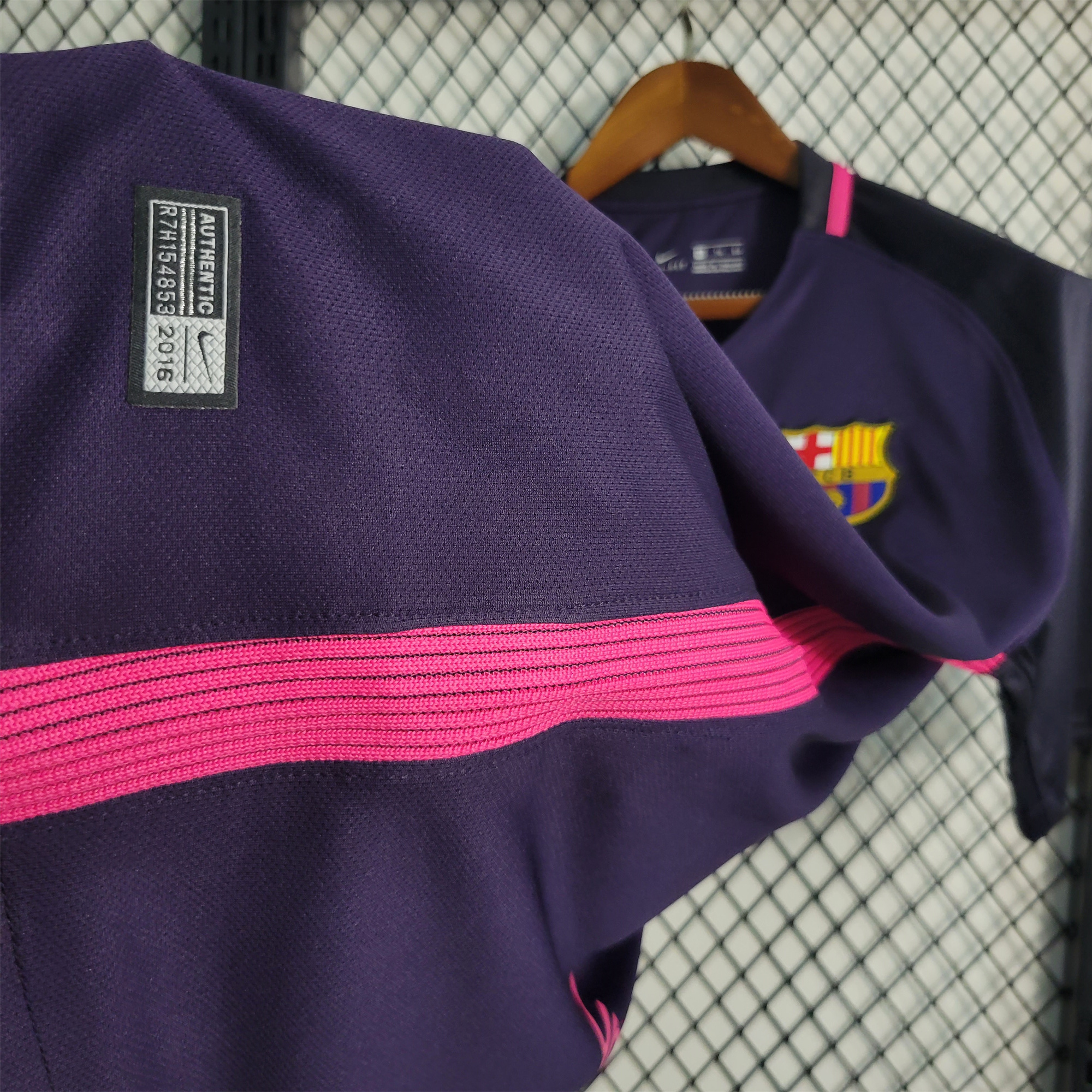 B.A.R.S.A Retro 16-17 Away Stadium Jersey