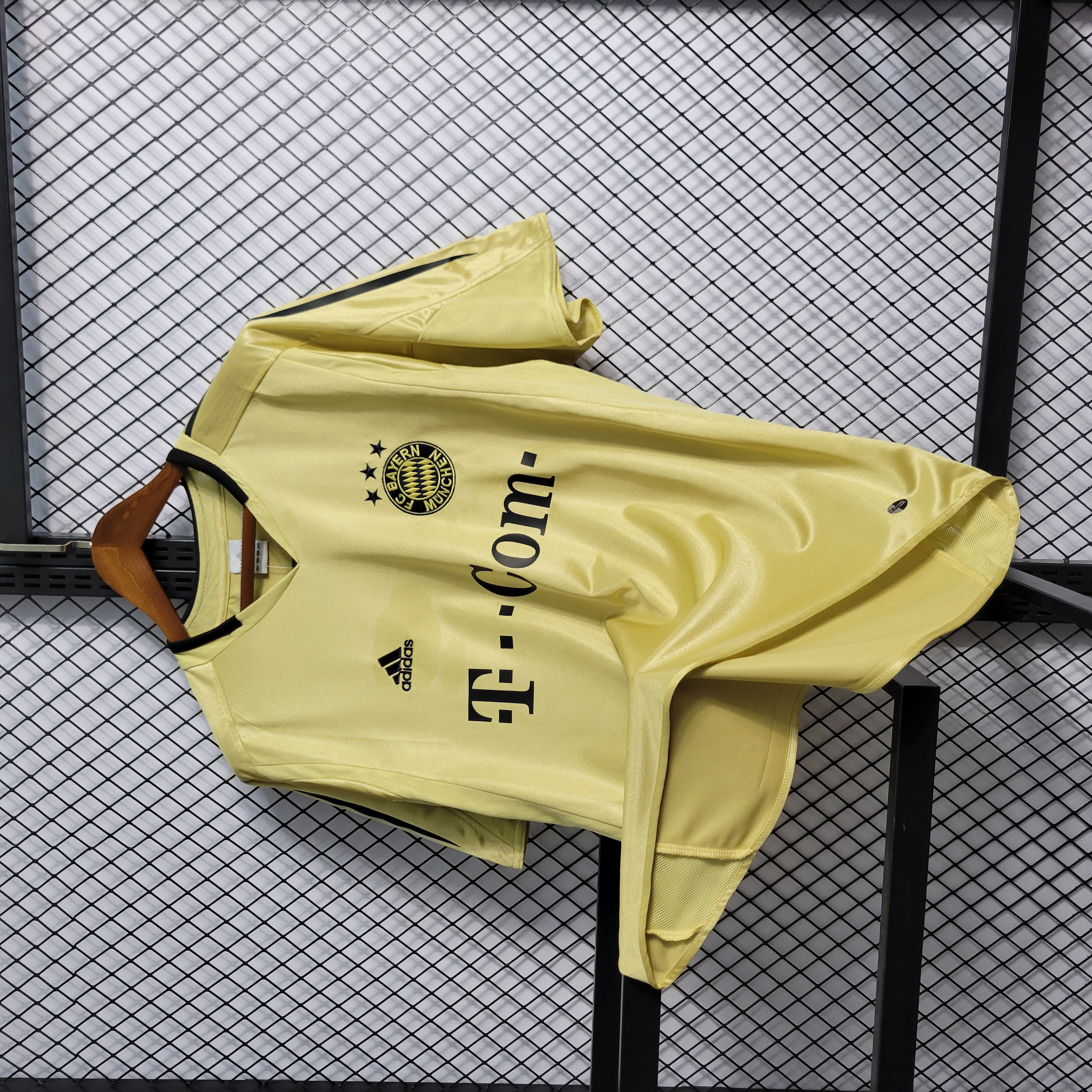 Bayern Munich Retro 04-05 Away Shirt