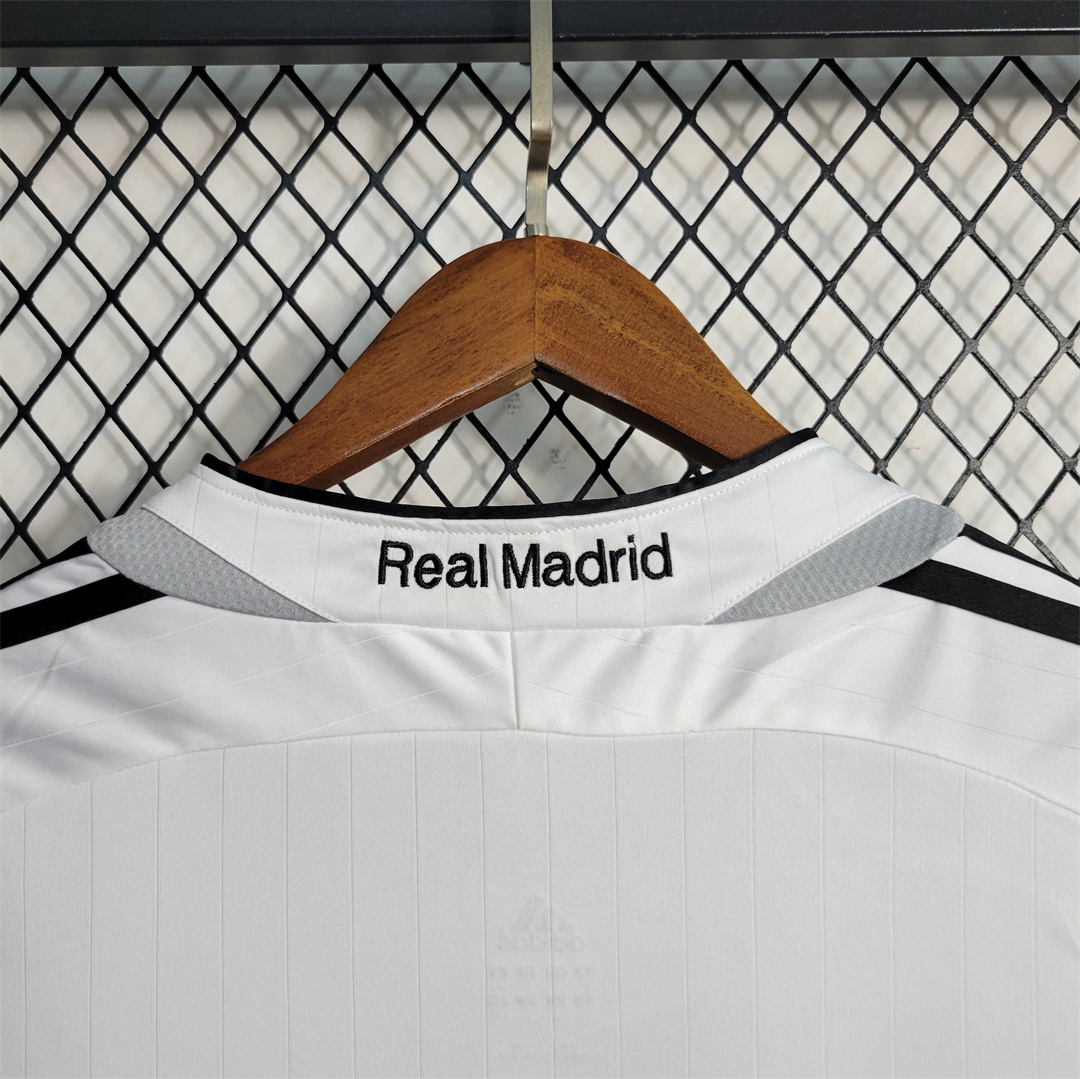 Real Madrid Retro 06-07 Home Stadium Jersey