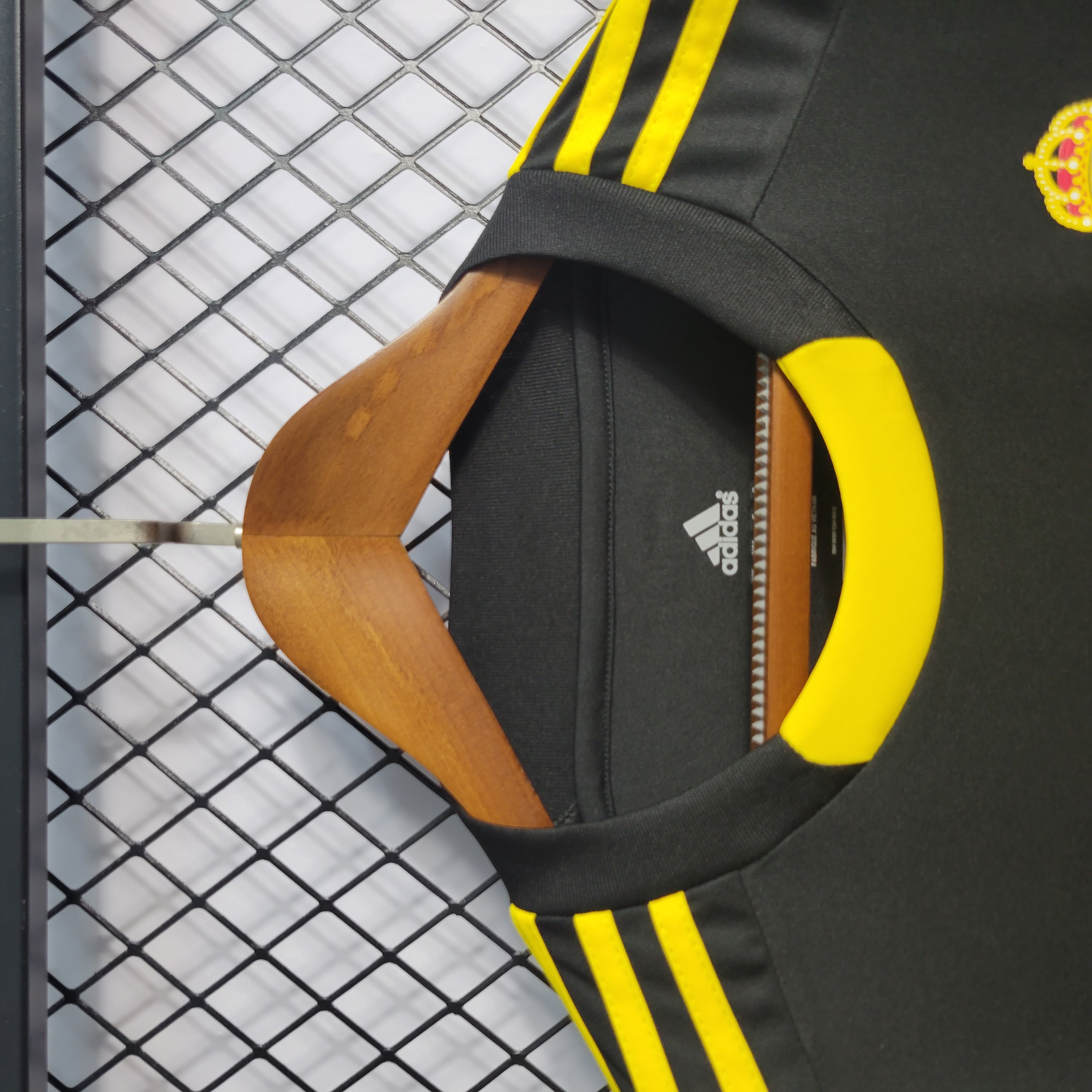 Retro Real Madrid 11-12 Black Goalkeeper Jersey
