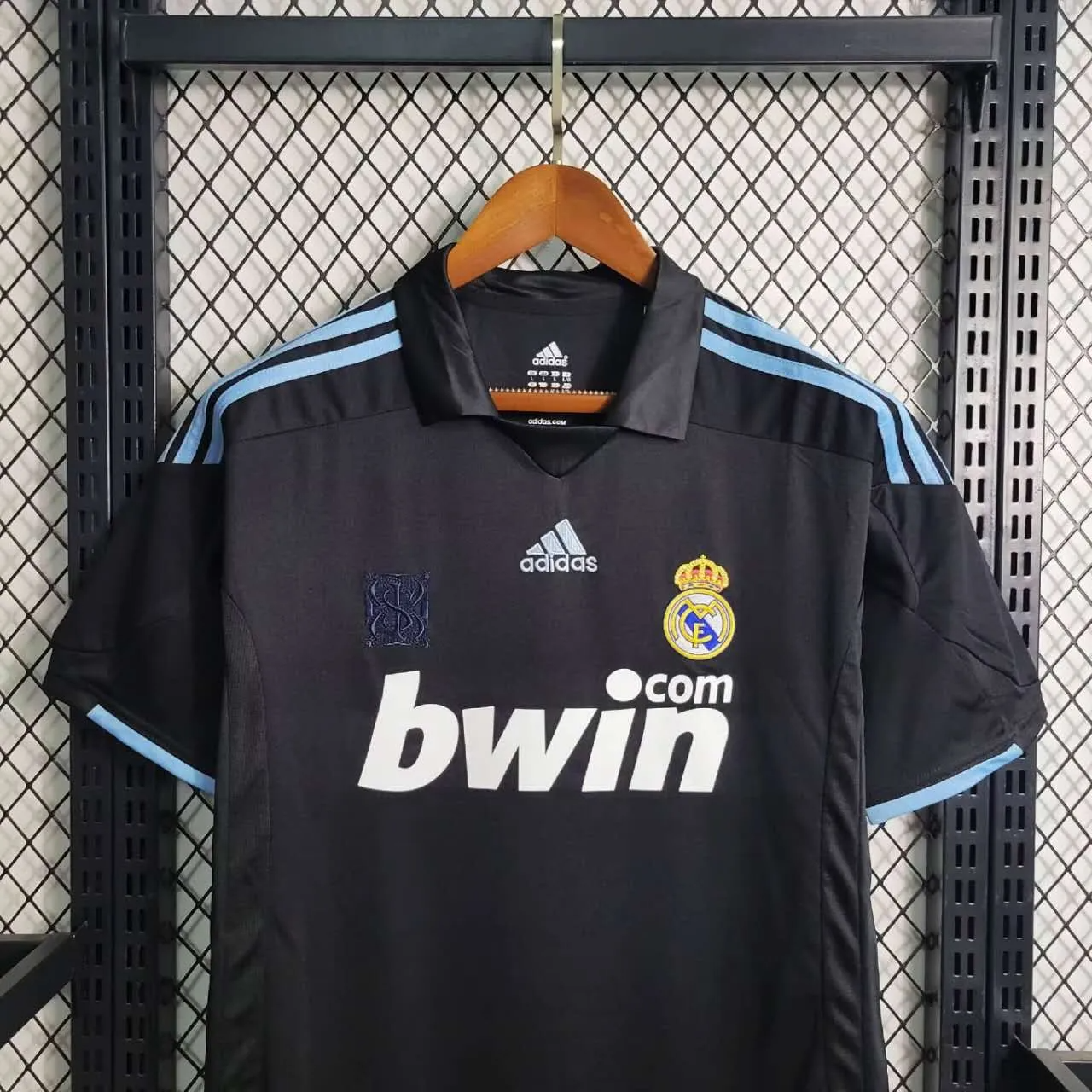 Retro Real Madrid 09-10 Away Stadium Jersey