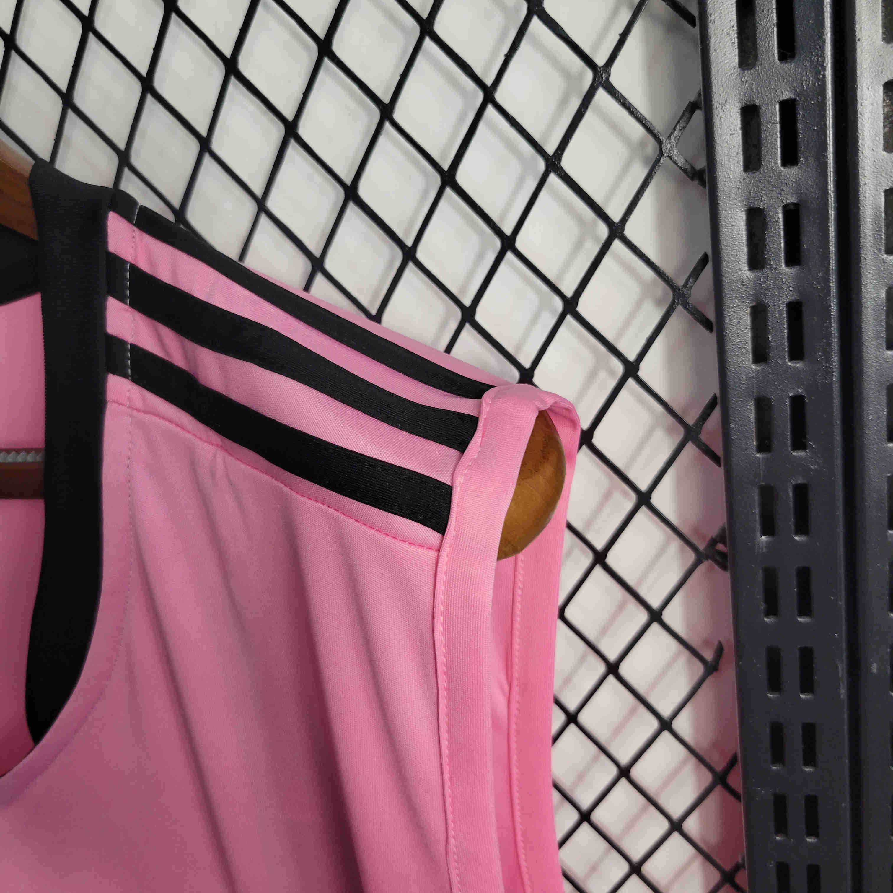 INT M.A.M 23-24 Pink Training Vest