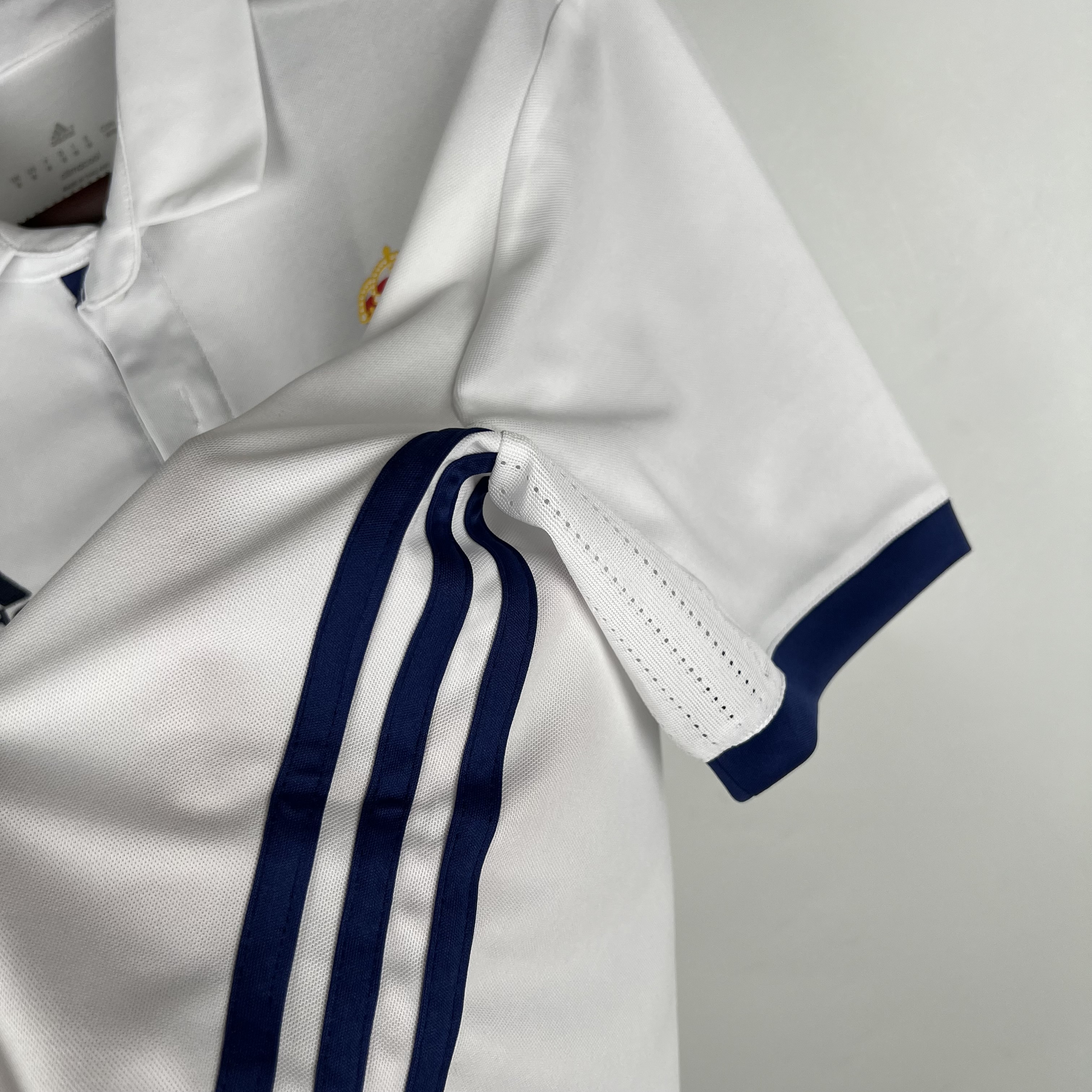 Retro Real Madrid 16-17 Home Stadium Jersey