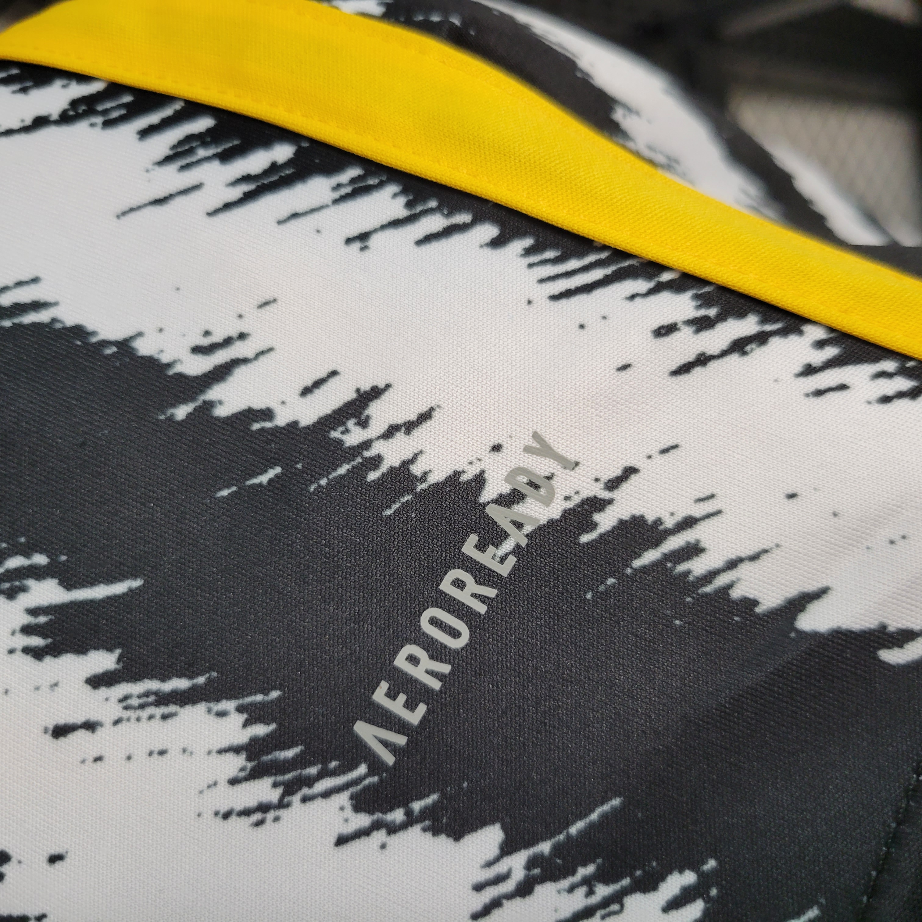 23/24 Juventus Home Jersey - Fans Version