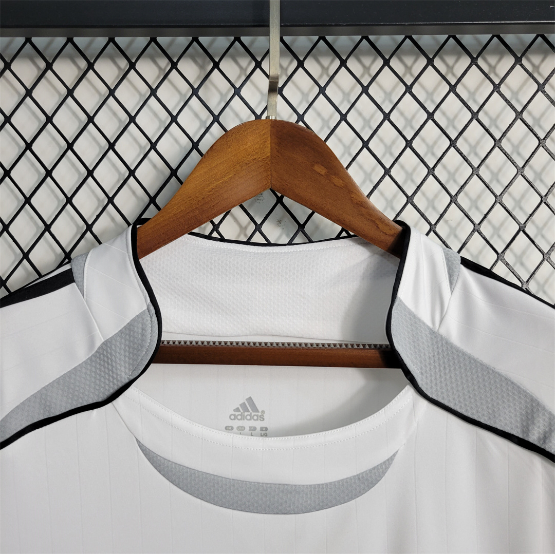 Real Madrid Retro 06-07 Home Stadium Jersey
