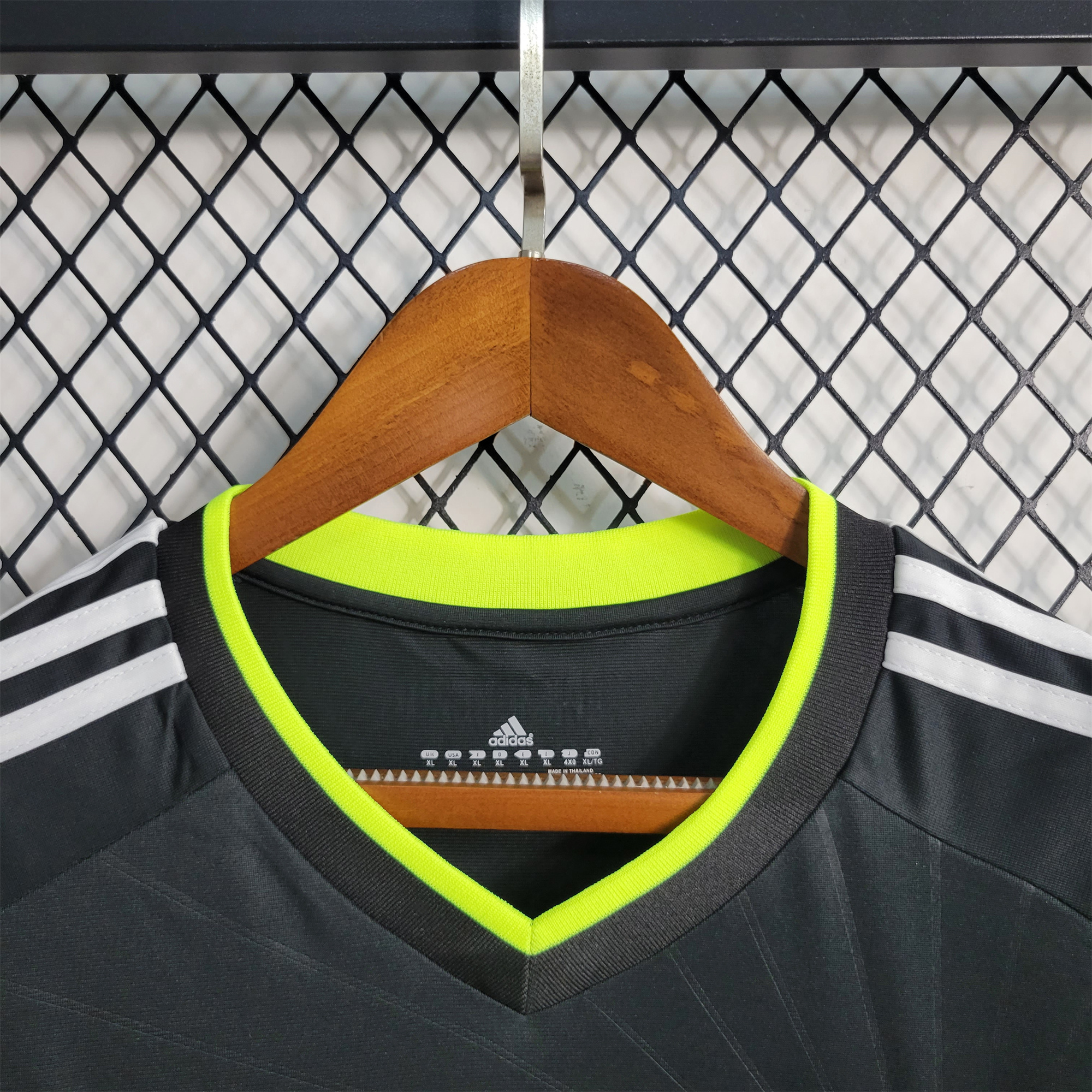 Retro Real Madrid 10-11 Away Stadium Jersey