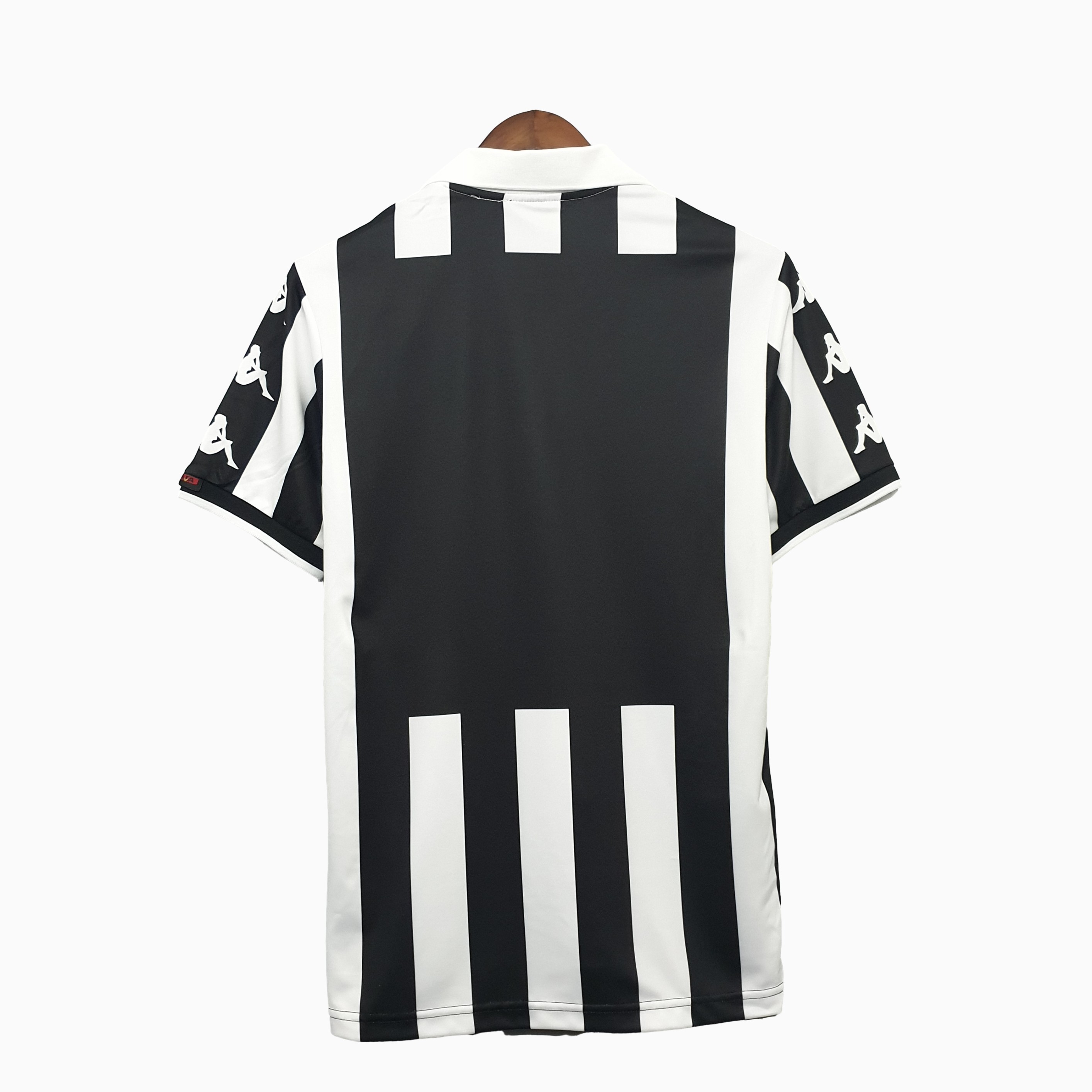 Retro Juventus 1999-00 Home Stadium Jersey