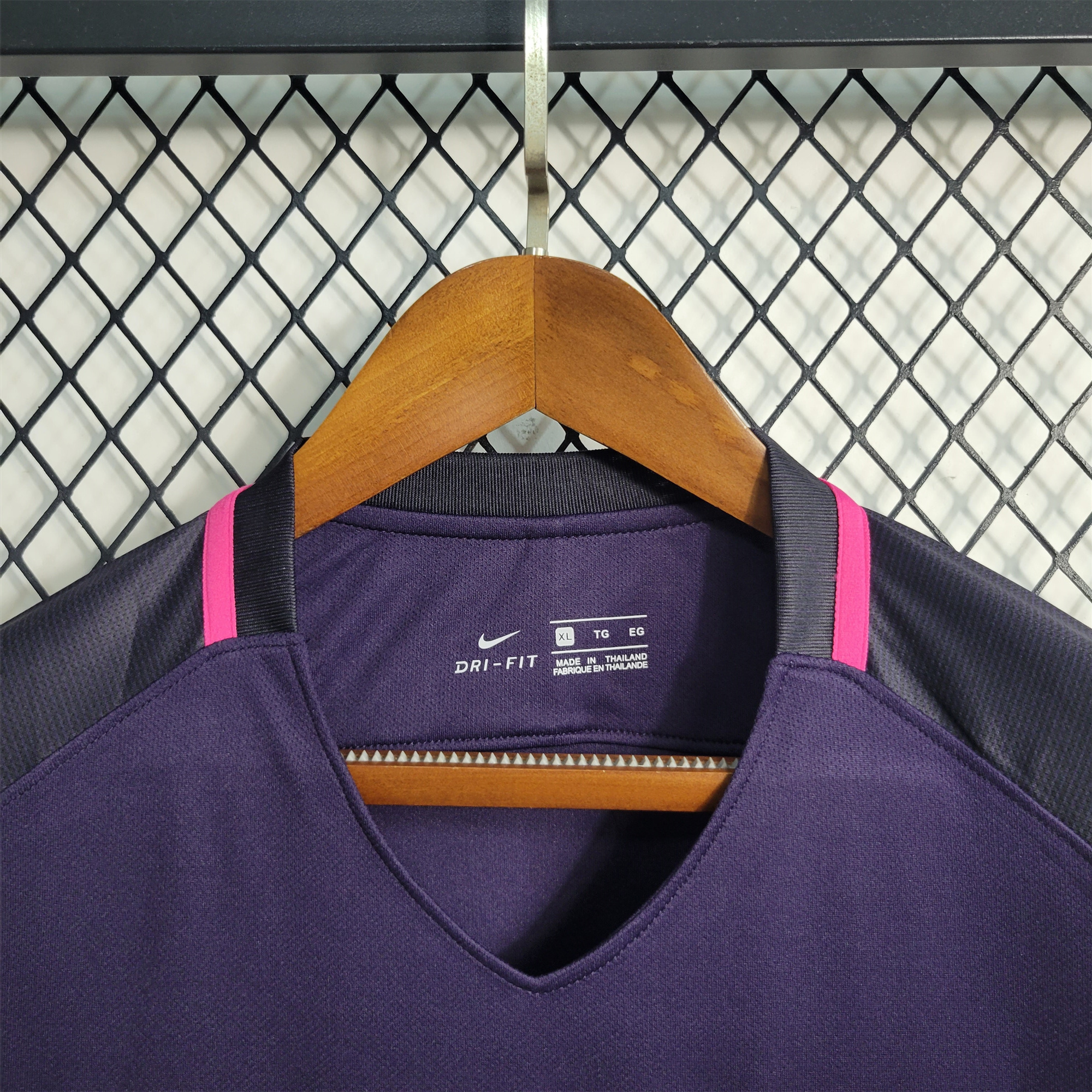 B.A.R.S.A Retro 16-17 Away Stadium Jersey